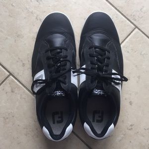 FootJoy Originals Golf Shoes in Size 9.5M